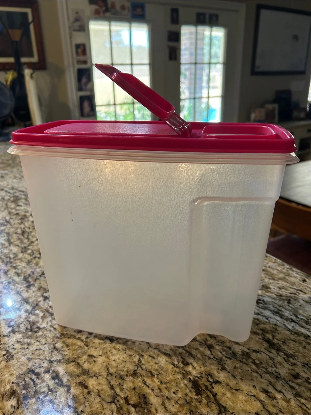 Rubbermaid Clear 21 Cups Storage Container with Pink Flip-Top Lid